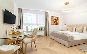Margi Gold Studio, Very Lux, Old Town, Aircon